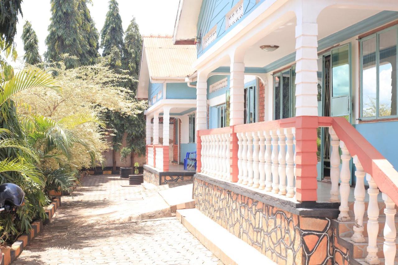 Emmas' Guest House Kampala Zewnętrze zdjęcie